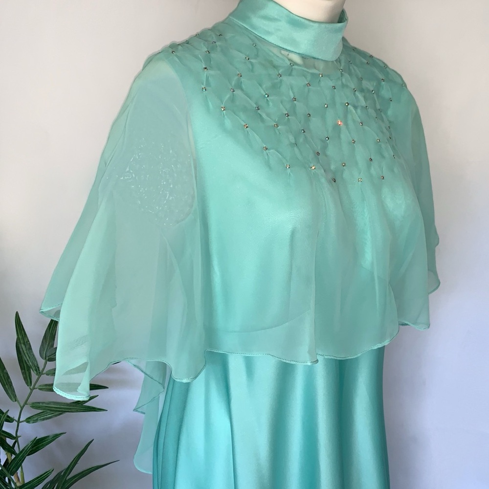 v i n t a g e :: Nylon Peignoir Set Full Sweep Gown Chiffon Cape Rhinestones - Picture 5 of 16